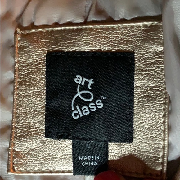 🧚🏻‍♂️Soft Golden Faux Leather Jacket - Picture 2 of 4